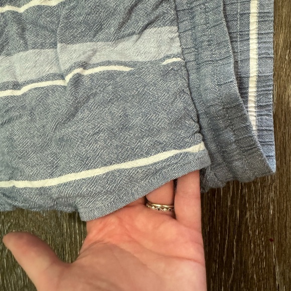 Ellen Tracy Linen Shorts - Picture 3 of 4